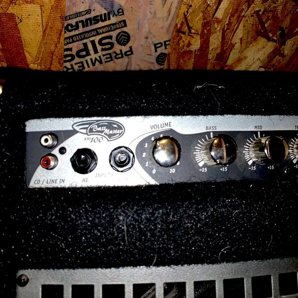 Large barely used bass amp - Picture 1 of 2
